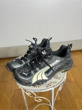 Vintage Puma Black and Cream Running Sneakers